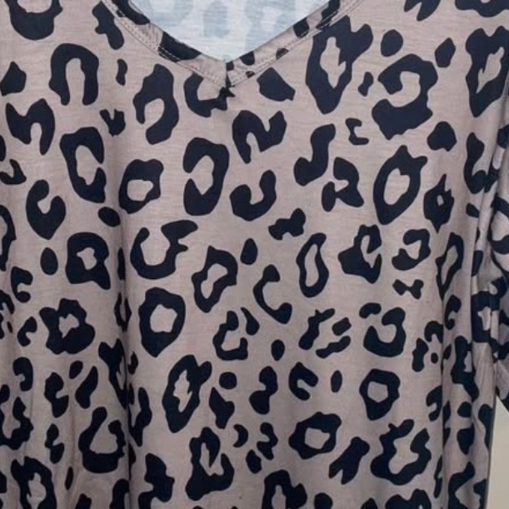 Leopard Print V Neck Women's Top - Picture 5 of 5